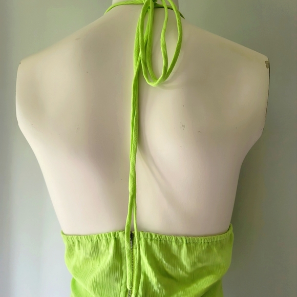 Nasty Gal Halter Cup Detail Cropped Cami Top Size 8 - Picture 2 of 9